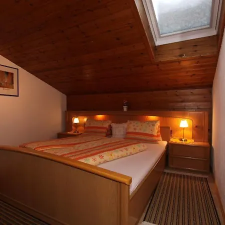 Apart Confimare בית הארחה